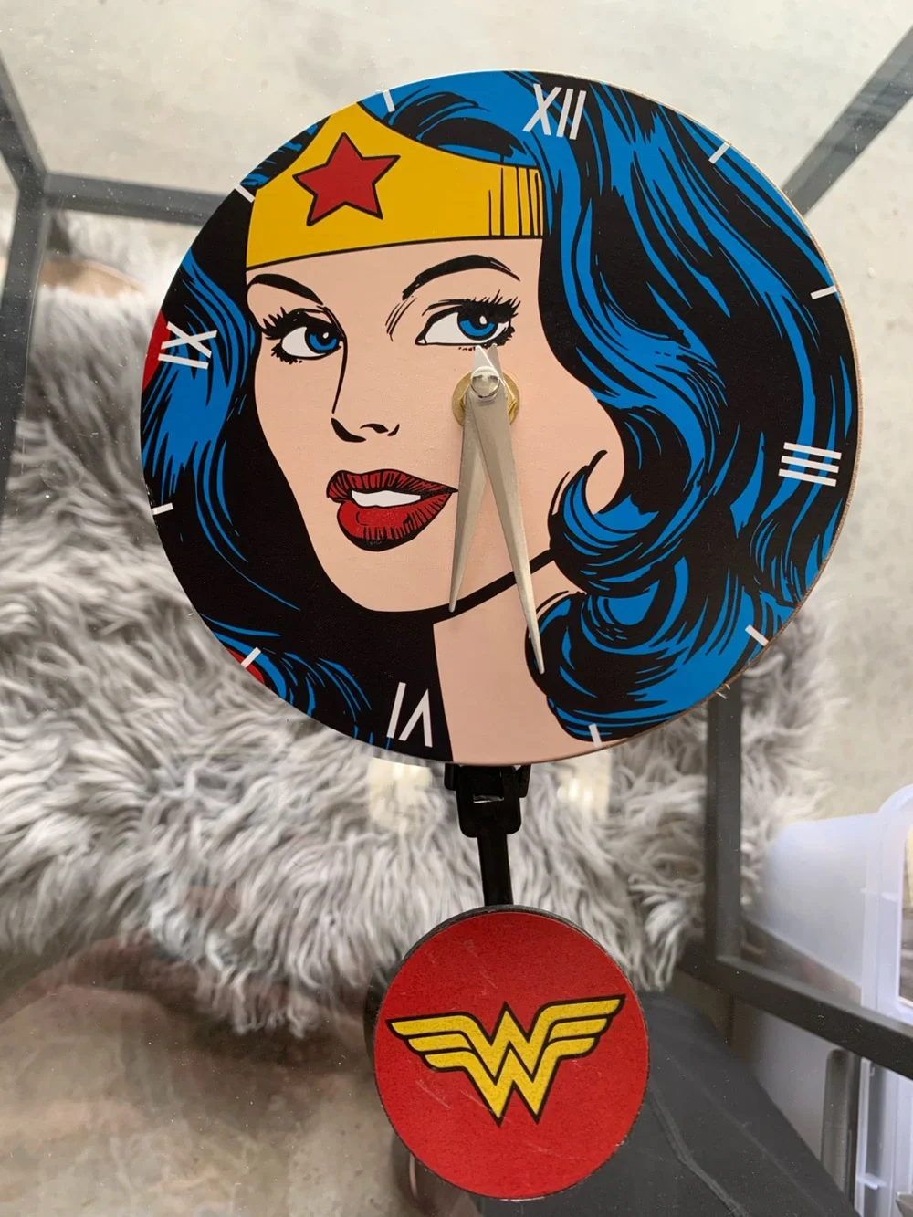 Wonder Woman Face Pop Art Mini Motion Pendulum Wall Clock Battery-Operated